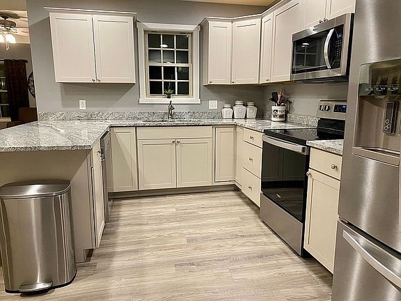 Granite & Stainless kitchen.