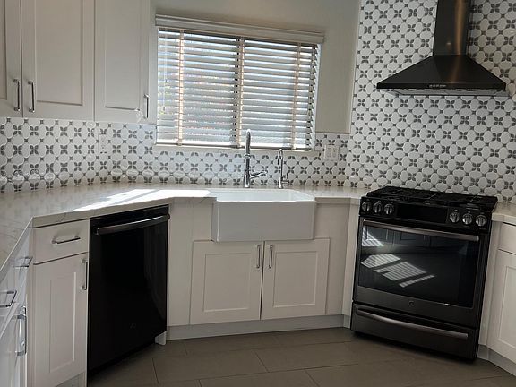 5th image of 5111 Farago Ave