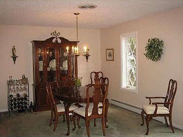 5th image of 15 Helen Dr
