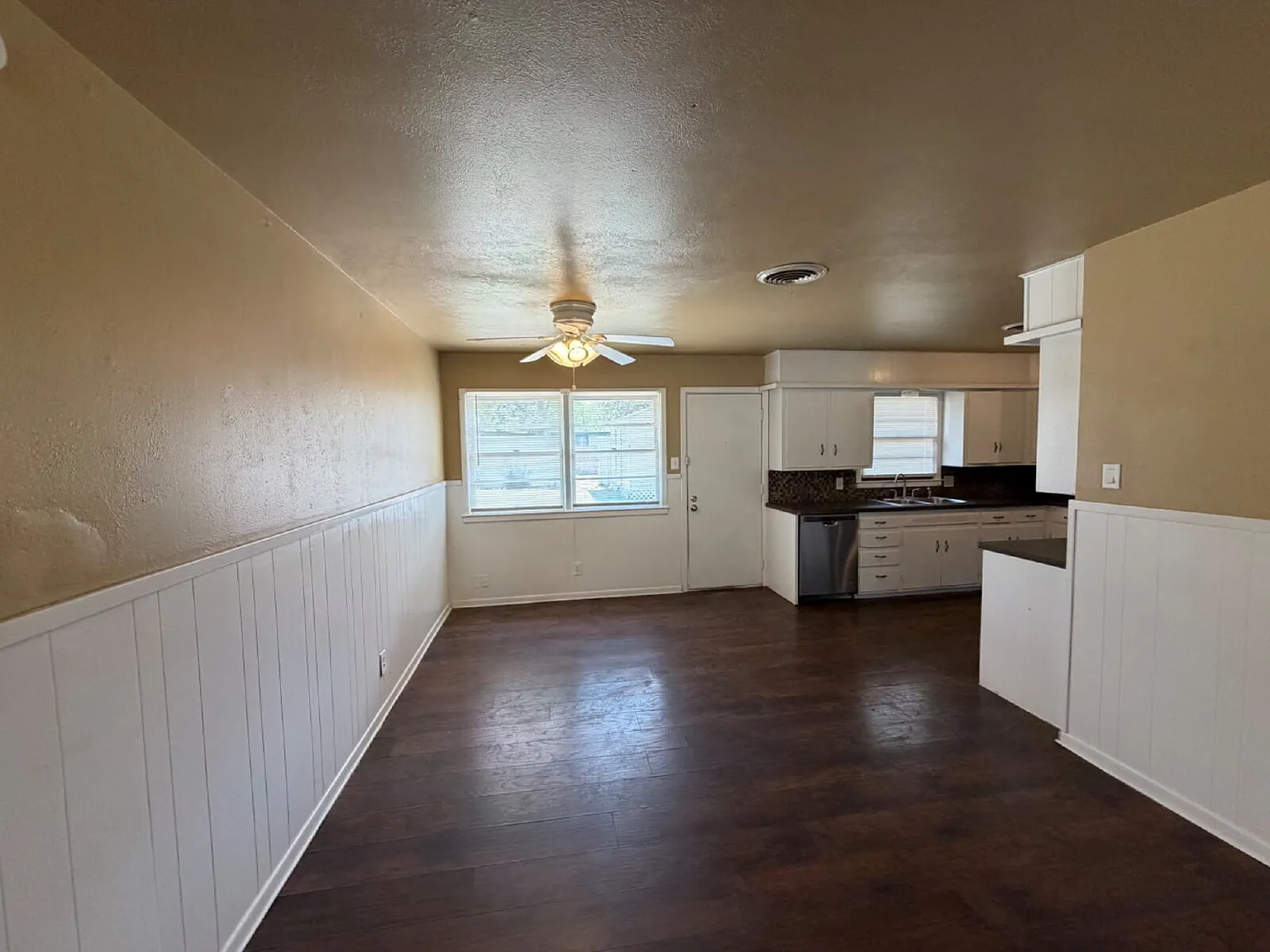 3 bed, 2.0 bath, 1316 sqft, $1,400 — Photo 3