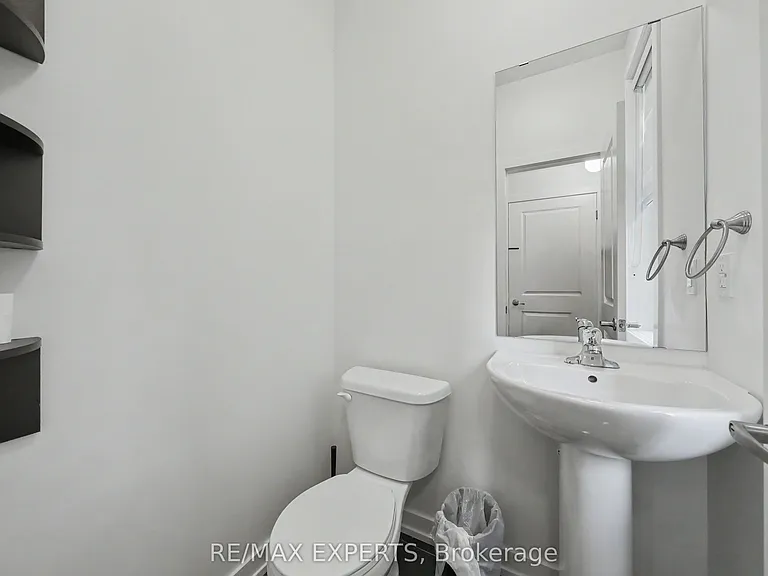 159 Haldimand Cres — Photo 8
