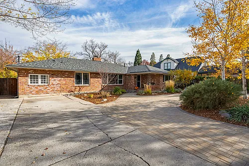 2260 Sunrise Dr Photo 1