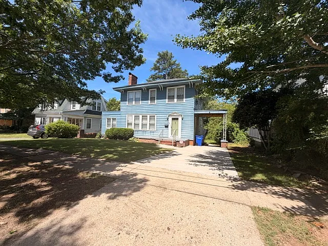 568 S Irwin Ave — Photo 2