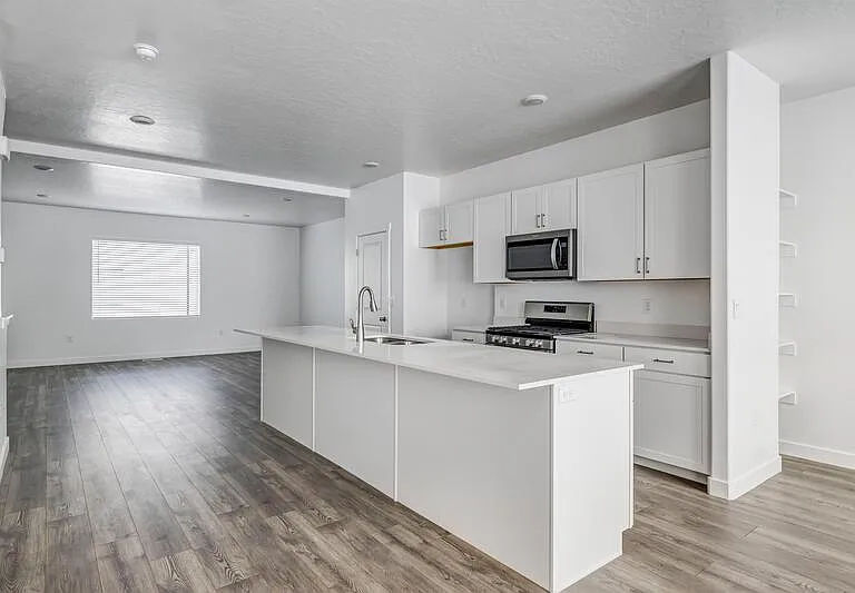 1133 W 340 S — Photo 7