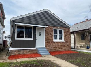 2811 S 8th St, Milwaukee, WI 53215