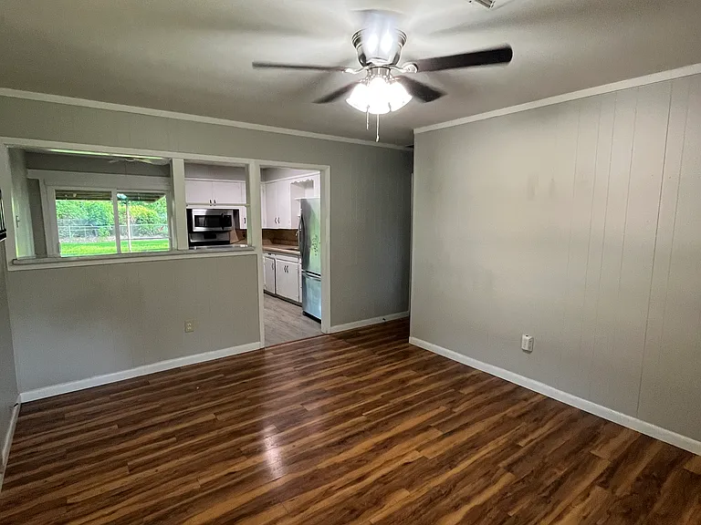 1916 Alison Ave — Photo 2