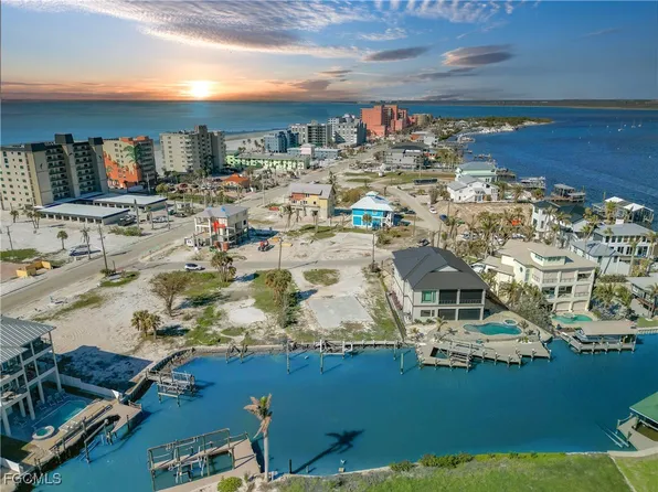581 Carlos Cir, Fort Myers Beach, FL 33931