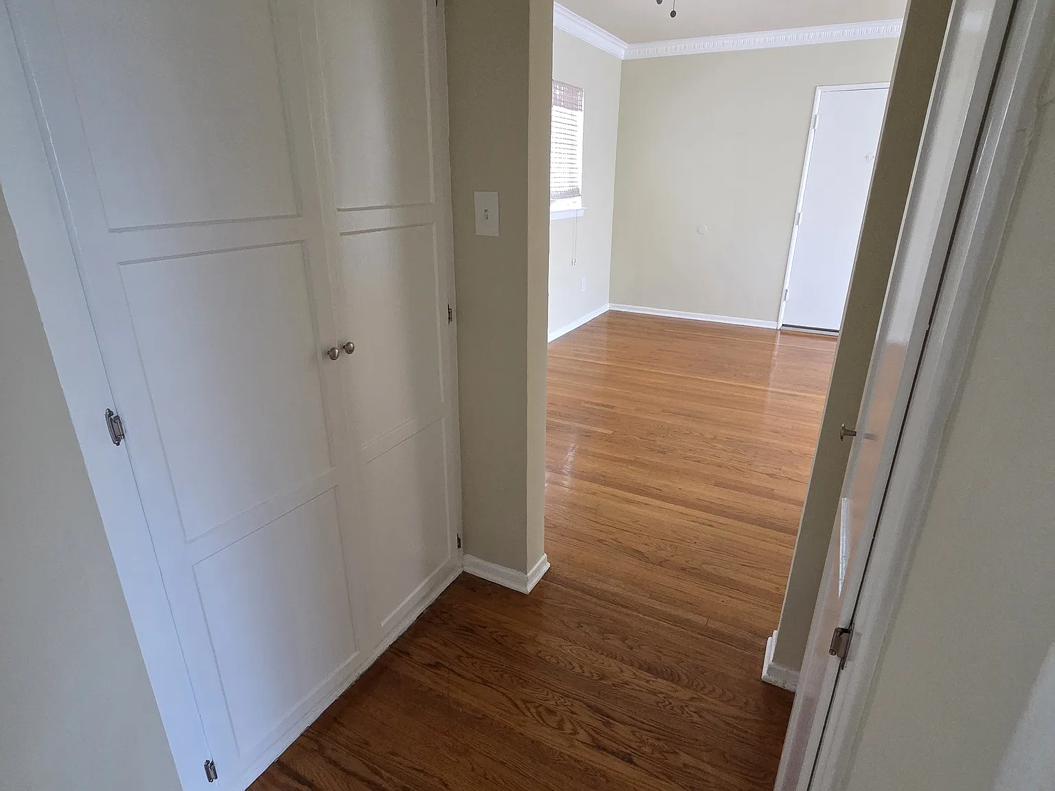 1745 N Kingsley Dr — Photo 3