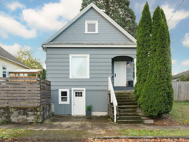 828 NE Sumner St — Photo 2