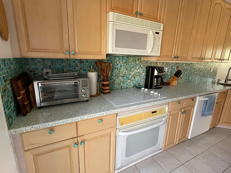 1806 Eastwood Ln — Photo 16