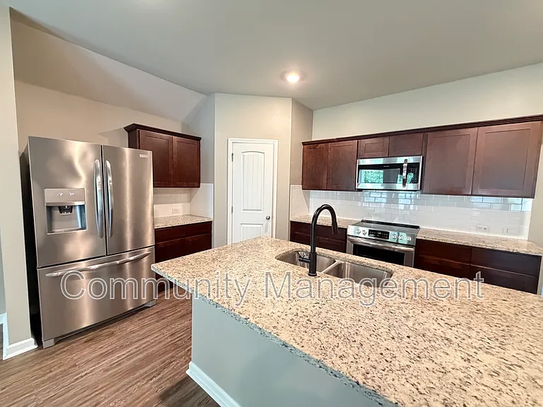 30891 Clearview Ct — Photo 3