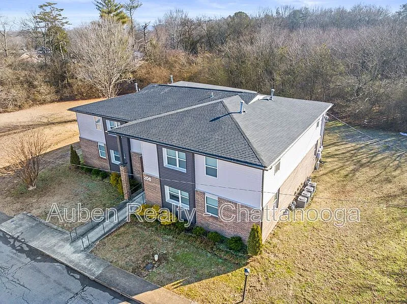 2 bed, 1.0 bath, 746 sqft, $950 — Photo 2