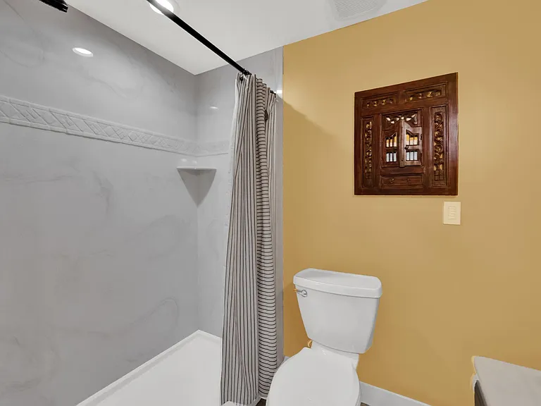 169 E 4th Ave #B — Photo 16