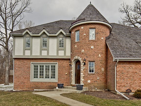 3rd image of 326 Camelot Ln