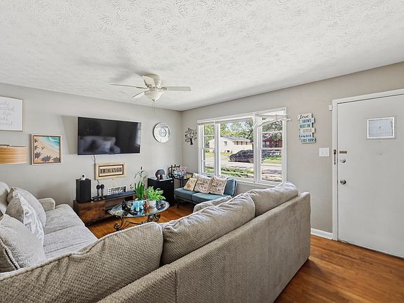 4th image of 345 Larkwood Dr