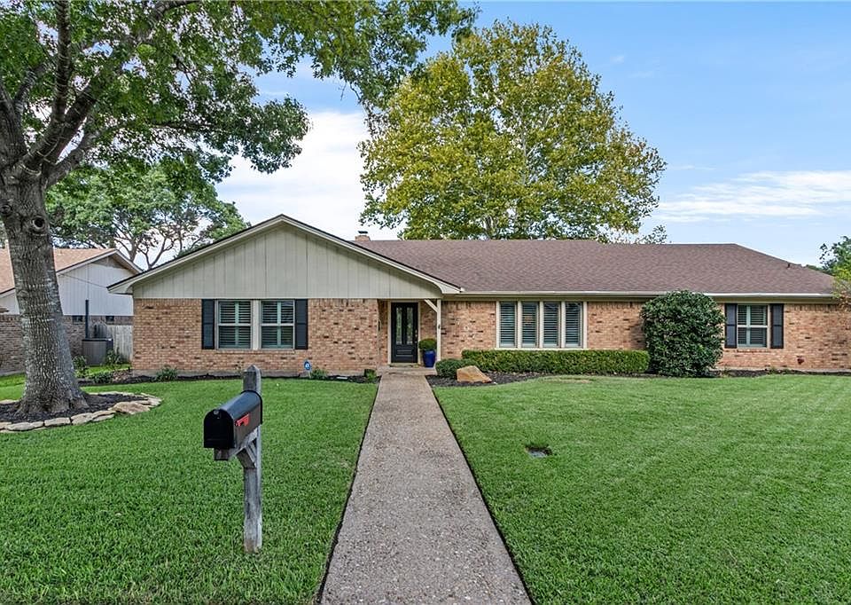 1st image of 707 Willow Creek Dr