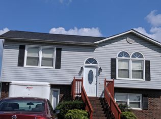 887 Crystal Spring Dr, Lincolnton, NC 28092