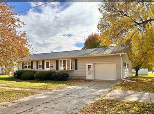 605 4th St SW, Britt, IA 50423