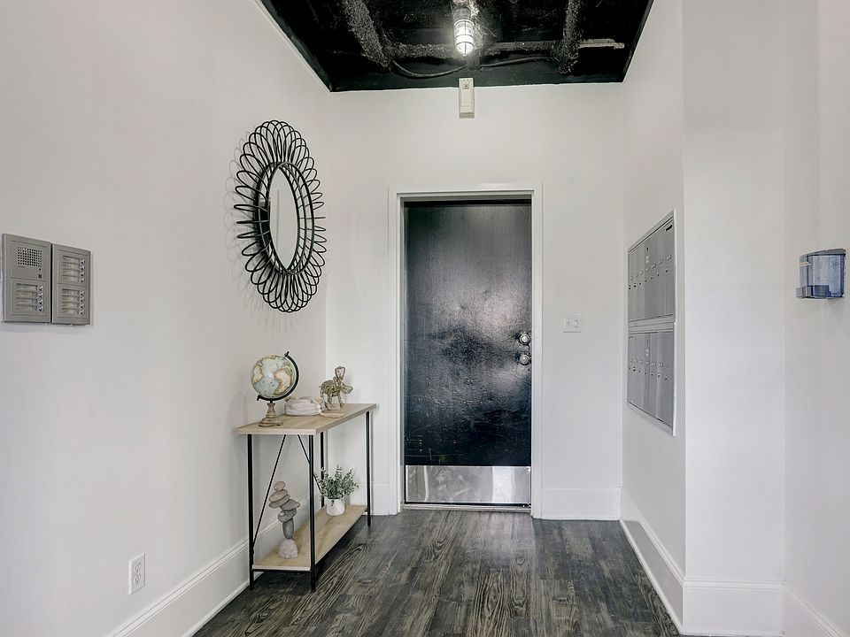 Common area by mailbox