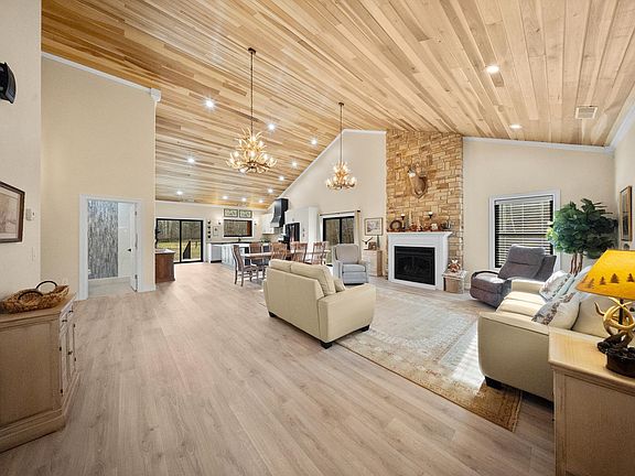 4th image of 325 Sinking Rd