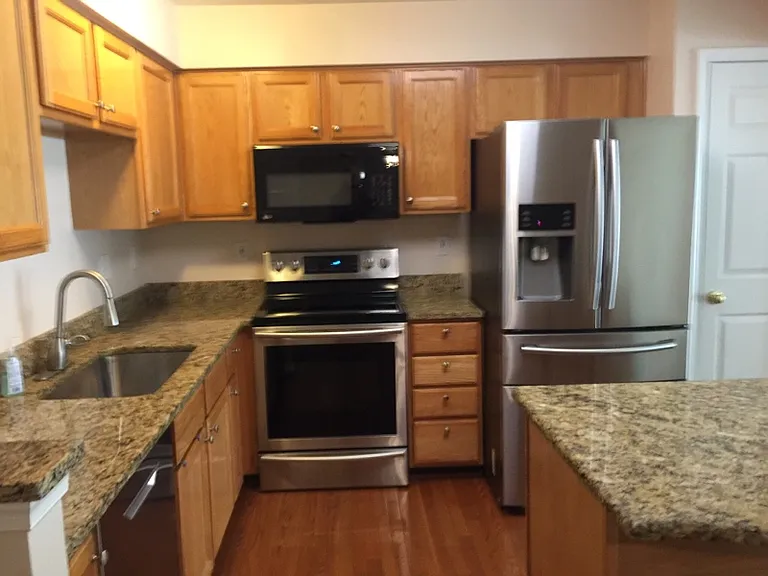 8701 Rochelle Dr — Photo 2