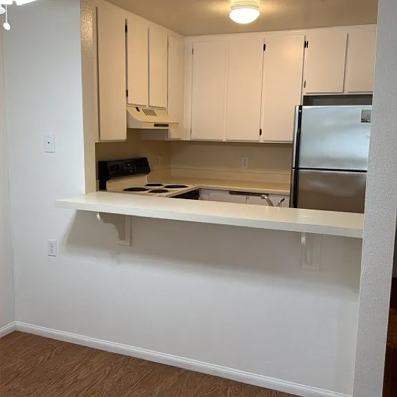College Ave Apts. — Photo 35