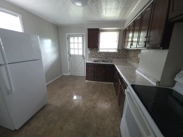 1400 Wolfe Ave APT 2, Braddock, PA 15104