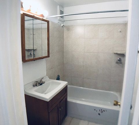 5th image of 465 E 7th St APT 5V