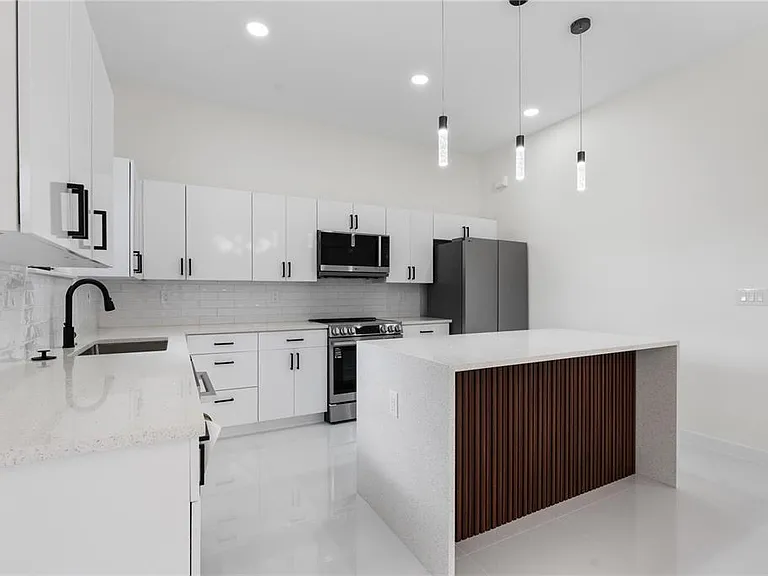 10070 Flat River St — Photo 8