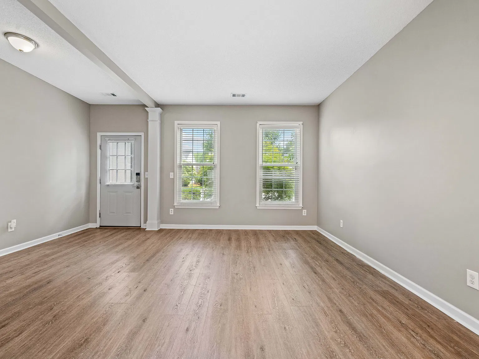 3 bed, 2.5 bath, 2036 sqft, $2,650 — Photo 2