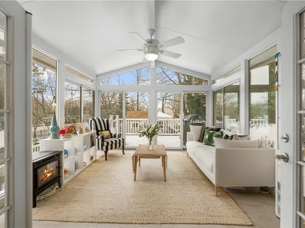 135 Secor Lane, Pelham, NY 10803