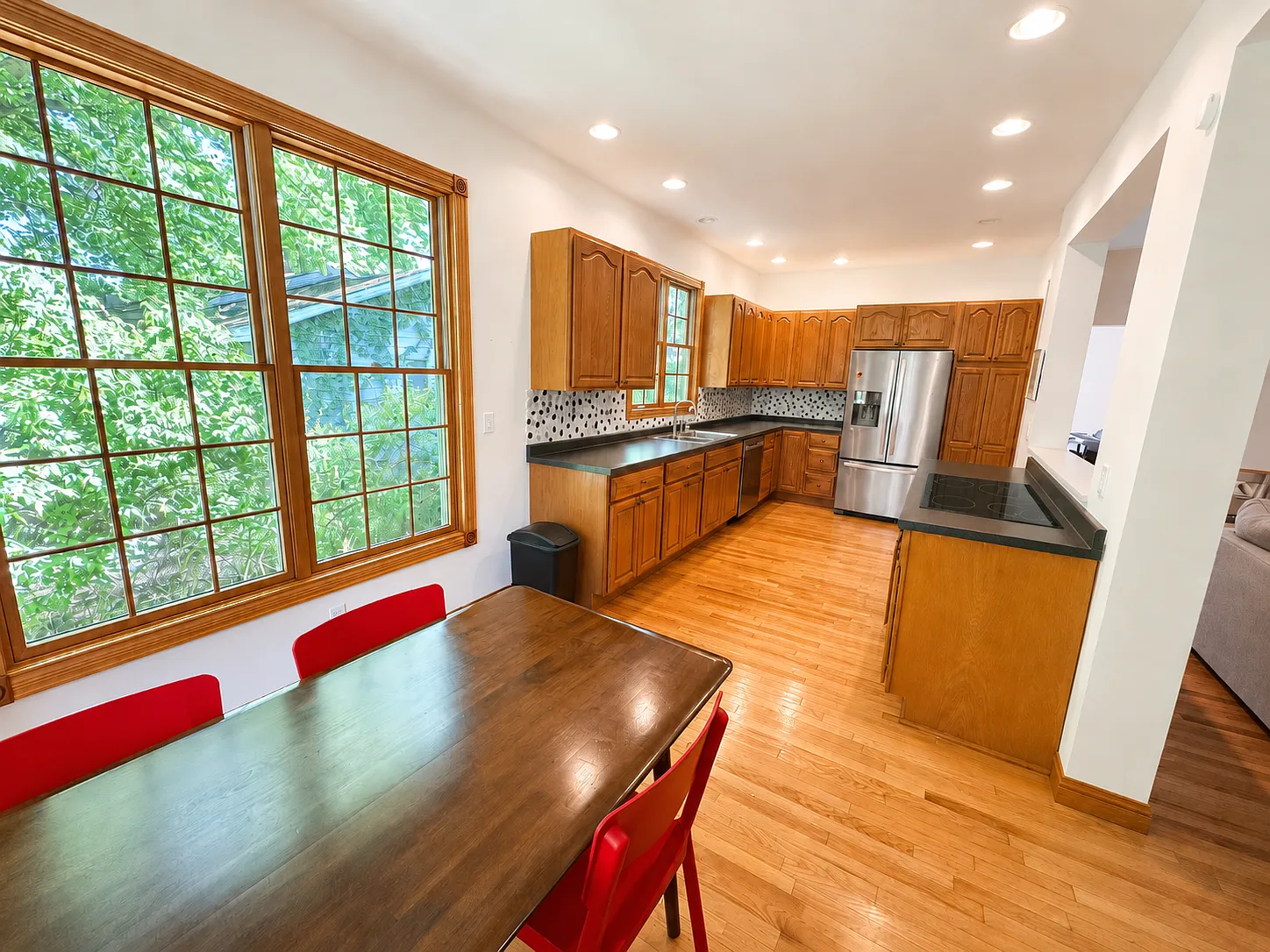 4 bed, 1910 sqft, $3,800 — Photo 4