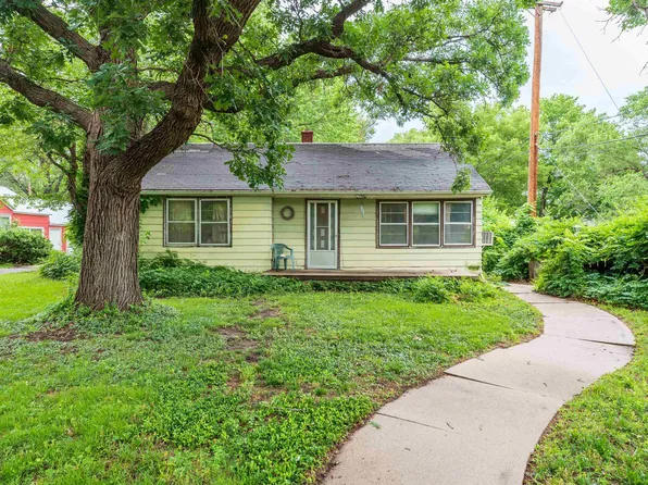 210 E 24th St, North Newton, KS 67117