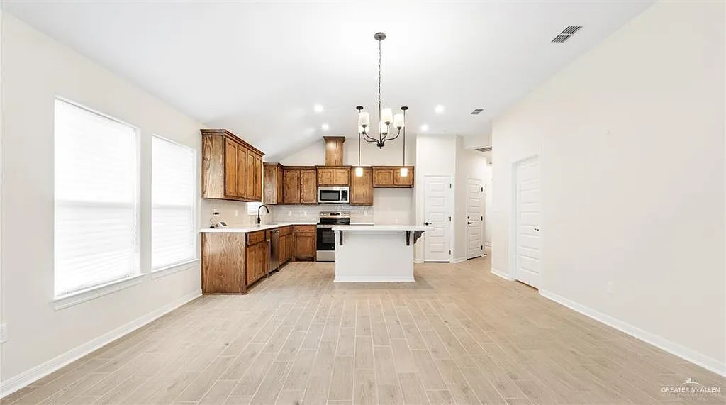 3 bed, 2.0 bath, 1485 sqft, $2,000 — Photo 3