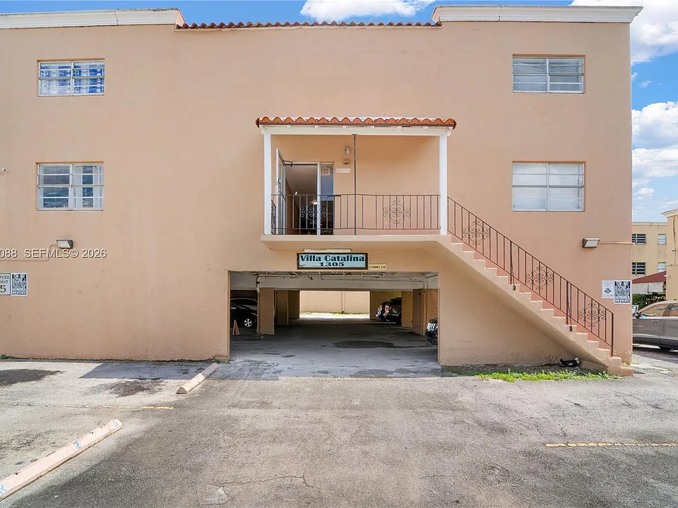 1305 W 53rd St #420