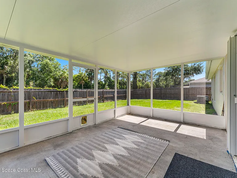 1324 Mandys Ct — Photo 18