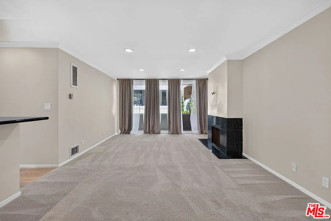 6505 Green Valley Cir — Photo 2