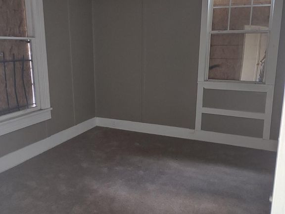 3rd image of 328 E Trigg Ave