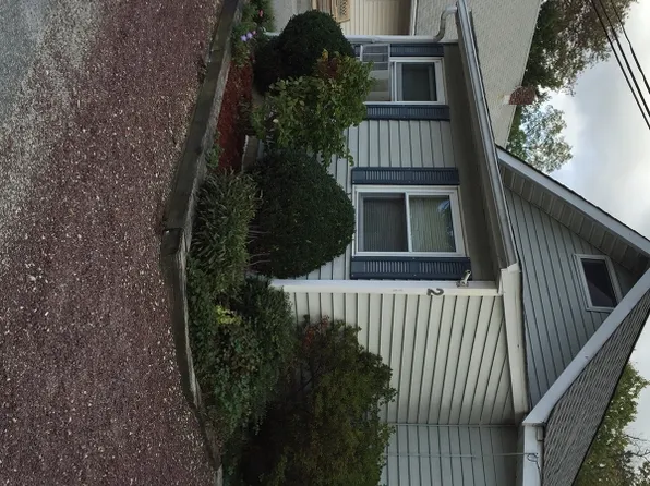 2 Knowles Ln, Budd Lake, NJ 07828