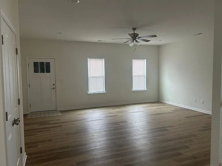 1103 Peartree Rd — Photo 15