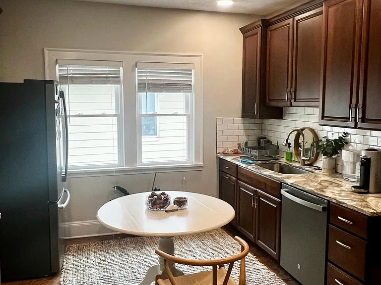 2205 Eldred Ave — Photo 5