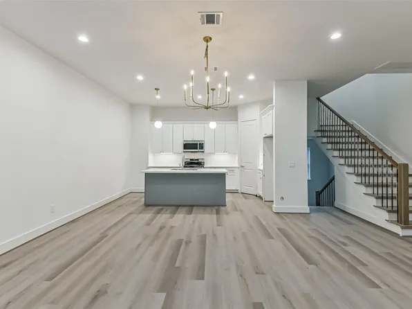 7709 Earl Rudder Way, Houston, TX 77055