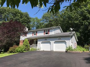 5415 Deerfield Dr, Stroudsburg, PA 18360
