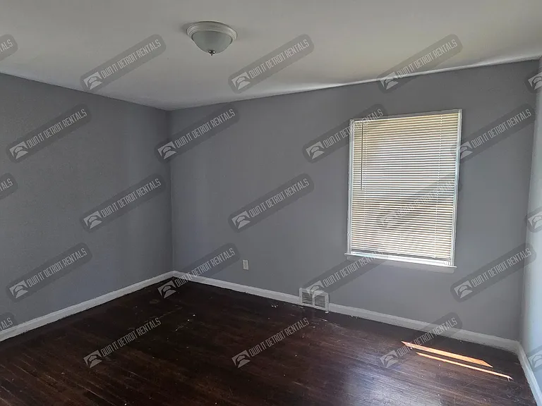 18627 Curtis St — Photo 12