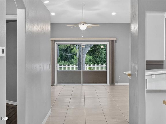 5th image of 49 Spring Meadows Dr