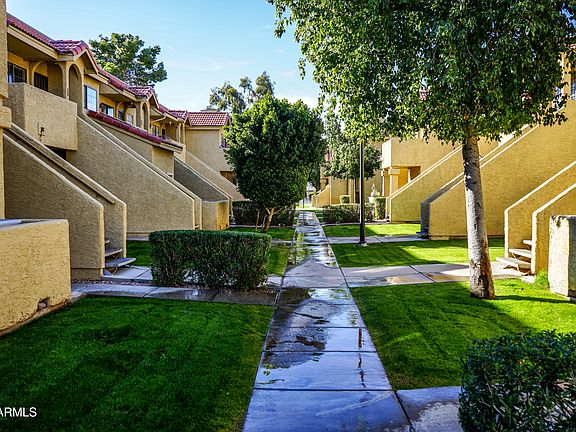 3rd image of 1126 W ELLIOT Road #1066