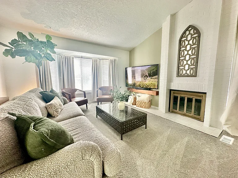 SW Summer Lake Dr — Photo 4