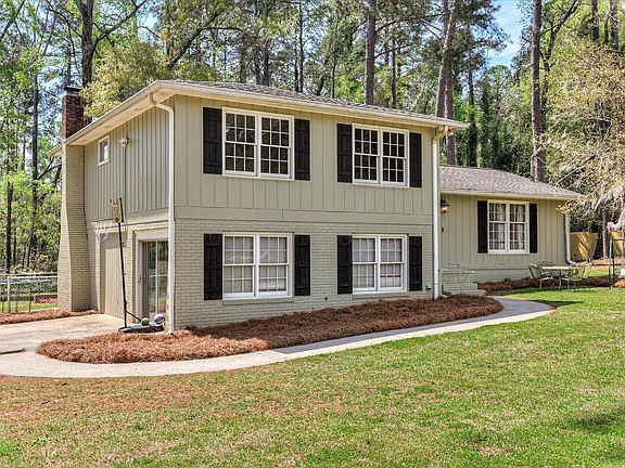 3rd image of 301 Spring Valley Road