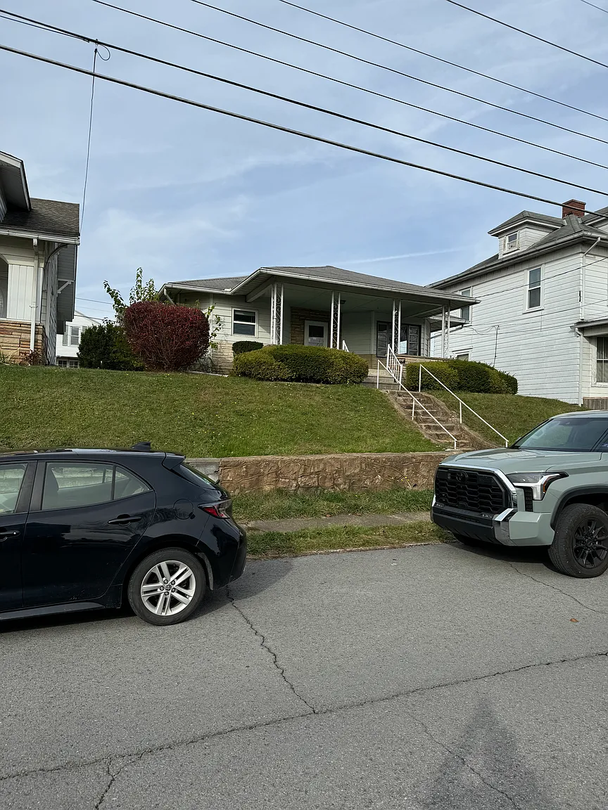 210 Bellview Ave photo 1