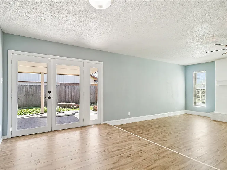 3216 Red Oak Ln — Photo 3